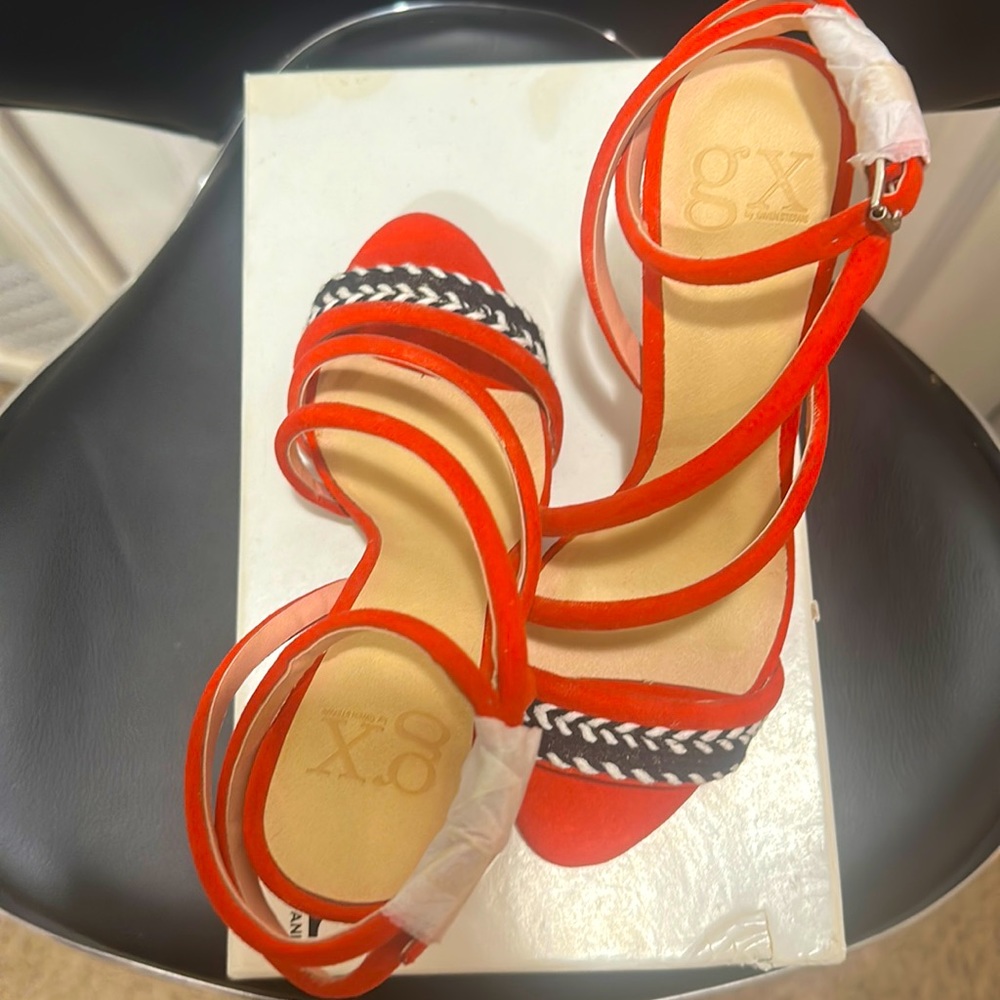 Red Gwen Stefani heels size 7.5